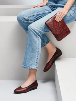 Clearance Women Handbags & Wallets